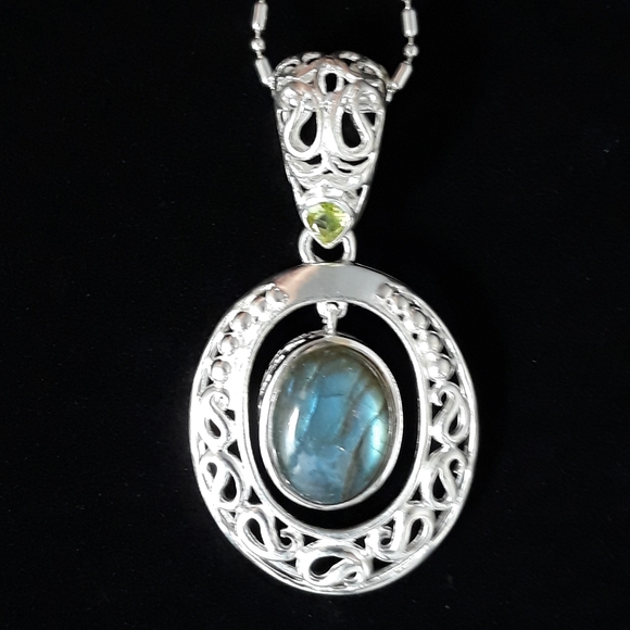 Sterling Silver Blue Labradorite Pendant - Picture 4 of 15